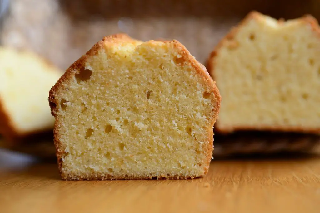 How to Make an Easy Sponge Cake