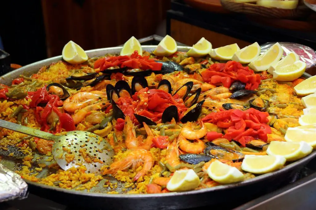 What are the 10 essential ingredients for paella?
