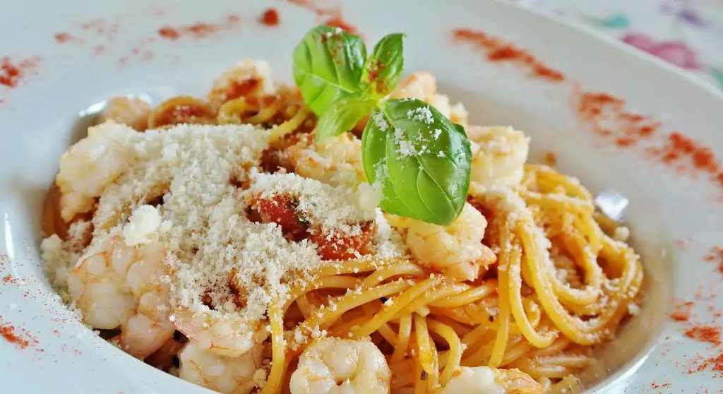 Easy Spaghetti Recipe {with Homemade Sauce!}