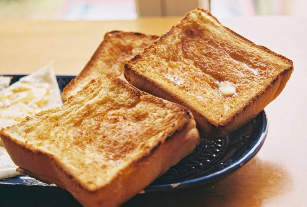 What's the difference between Texas French toast and French toast?