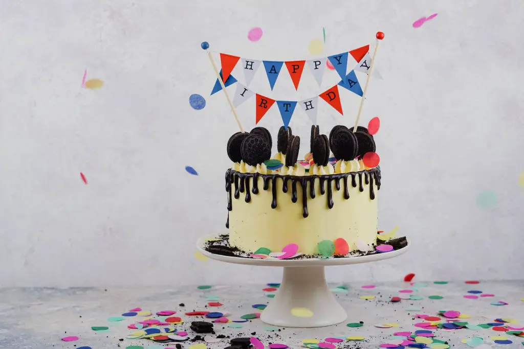 How to Decorate Birthday Cakes