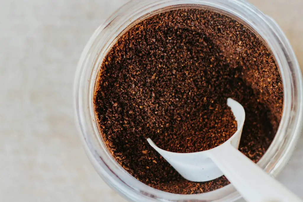 Will coffee grounds keep ants away?