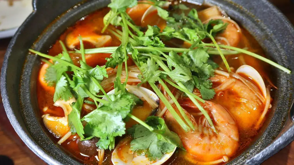 What are the two types of Tom Yum soup?