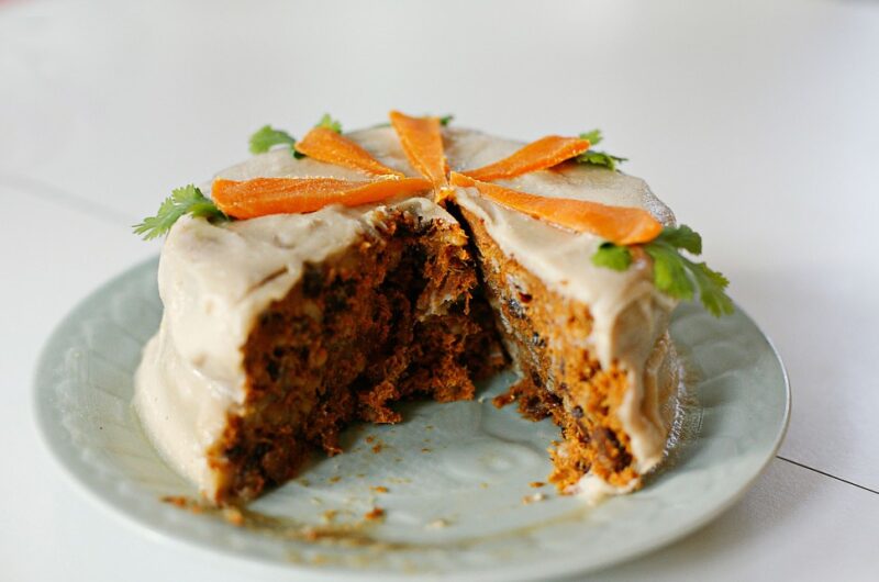 The Ultimate Guide to a Raw Vegan Carrot Cake Recipe
