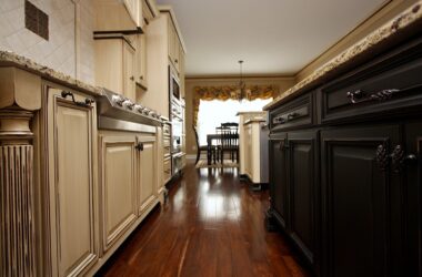 How to Clean Sticky Grease Off Kitchen Cabinets: A Comprehensive Guide