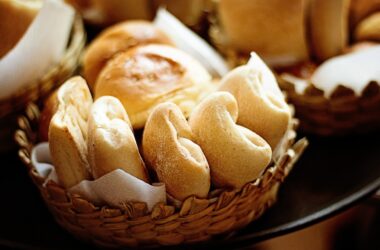 How Long Does Bread Stay Fresh? (Room Temp vs. Freezer Guide)