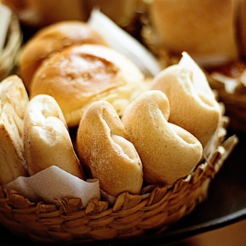 How Long Does Bread Stay Fresh? (Room Temp vs. Freezer Guide)