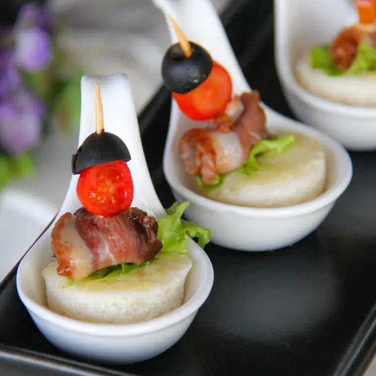 Easy Vegetarian Appetizers Finger Foods The Foodie Diary ensalada-de-pepino-queso-crema-y-tomate-cherry-recipes-snacks