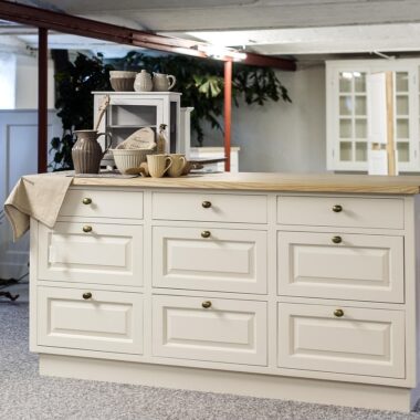 White Kitchen Cabinets: Timeless Ideas for a Bright and Inviting Space