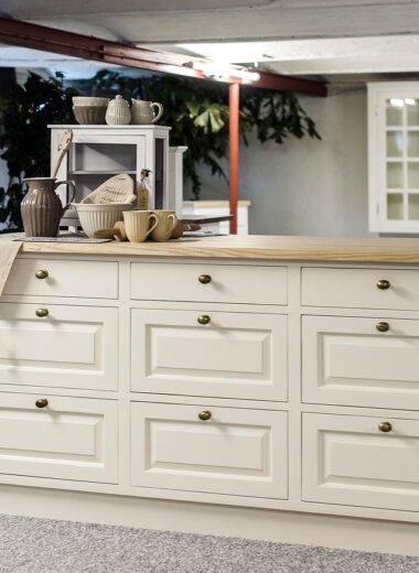 White Kitchen Cabinets: Timeless Ideas for a Bright and Inviting Space