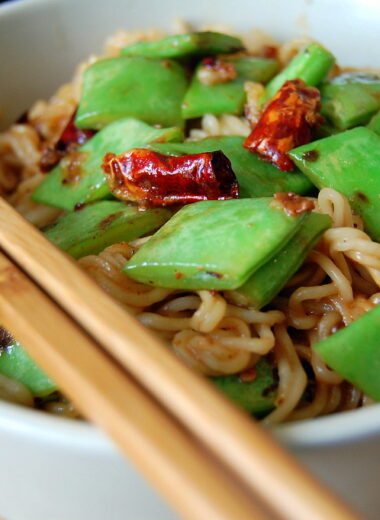 Dan Dan Noodles: A Spicy Sichuan Culinary Masterpiece